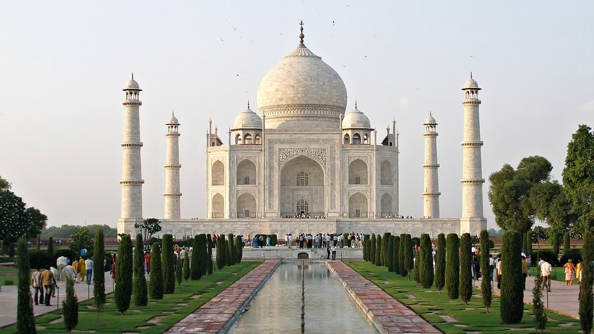 Bomb scare at Taj Mahal