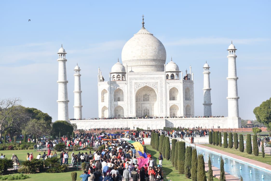 Bomb scare at Taj Mahal