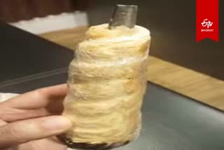 The iron rod inside the cream roll