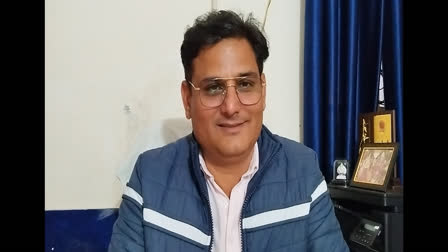 The Udhampur Municipal Council has adopted a corporate culture to address the issues and complaints of the local residents, ensuring that they do not have to visit the council office for minor issues.