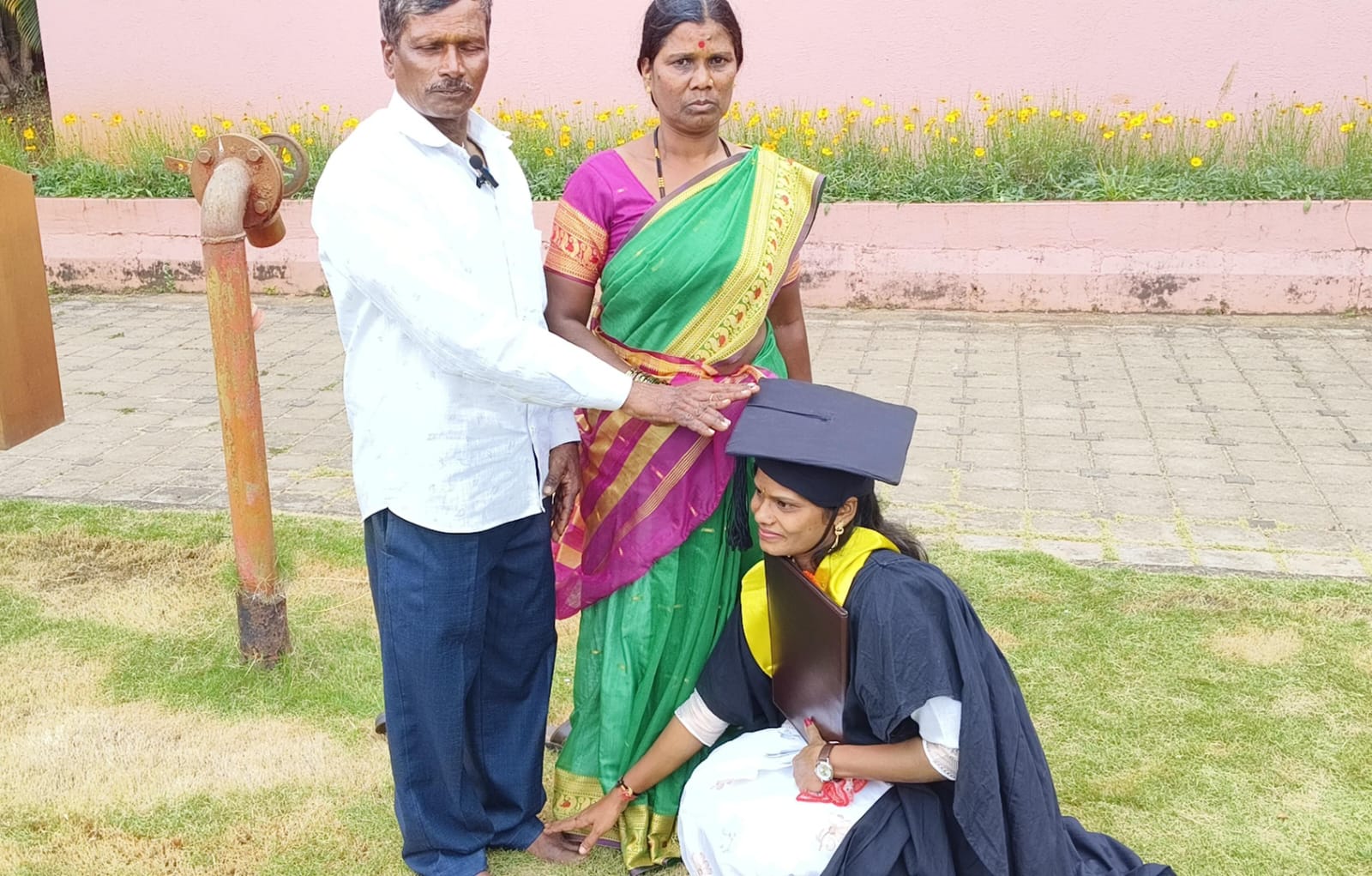 Meenakshi, a student who won a gold medal in MA Political Science despite poverty