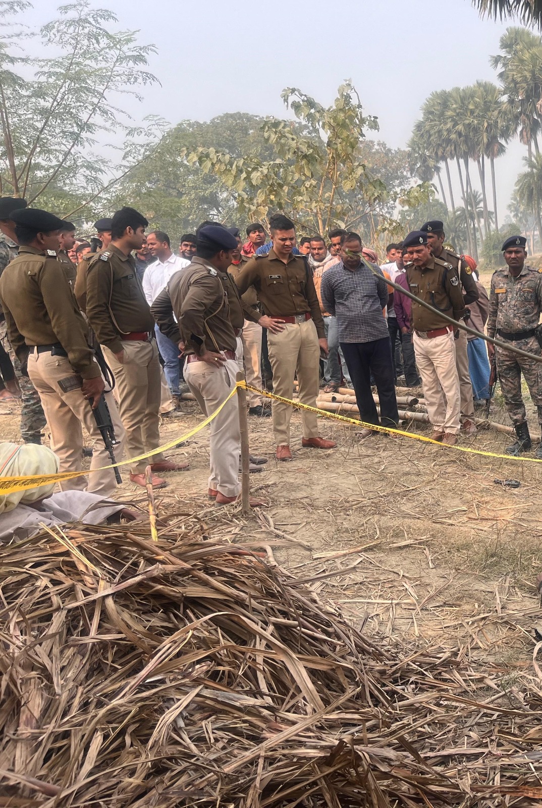 Police investigate murder of police station watchman in Gopalganj Bihar. The victim's blood was 