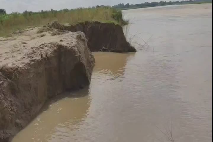 People are upset due to the rising water level of Ganga in Begusarai