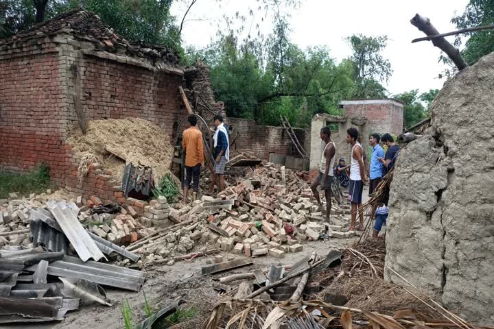 four people injured due to house collapse 