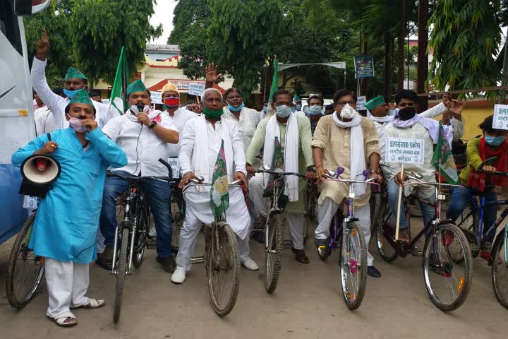 Cycle rally organized on RJD foundation day in Katihar