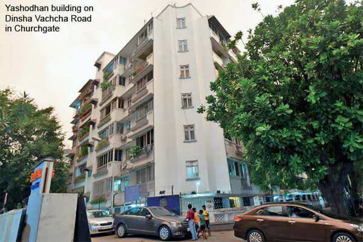 Mumbai : 28 corona-positive cohorts have been found in the Yashodhan building where IAS and IPS officers live