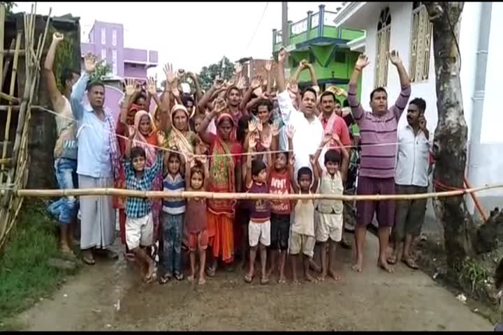 villagers upset due to water logging and protest by blocking road in motihari