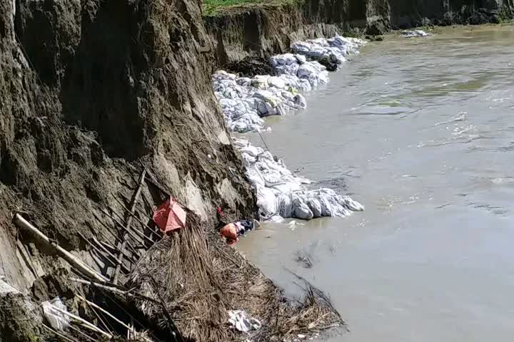 Flood and erosion threat in many villages of Pirpainti block due to rising water level of Ganga