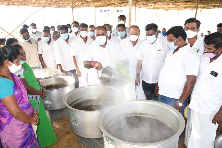 முன்னாள் அமைச்சர் ஆர் பி உதயகுமார்