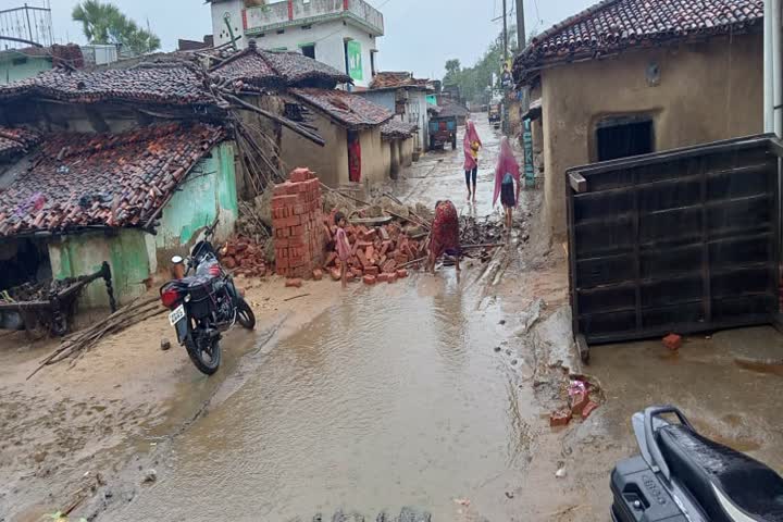 लगातार बारिश का कहर