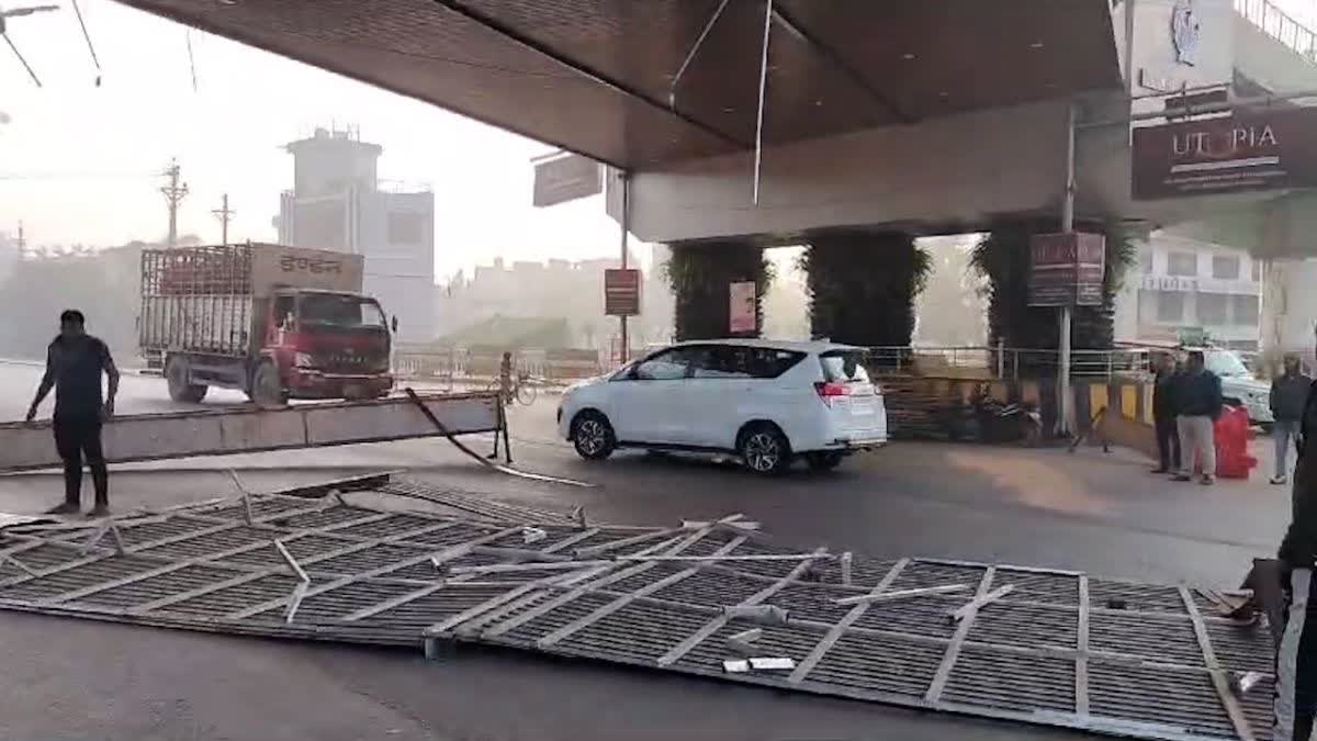 Durg flyover Fall ceiling collapses