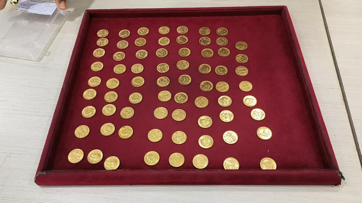 Navsari Police have recovered gold coins which were stolen after they were found while renovation of ancestral house. (Source ETV Bharat)