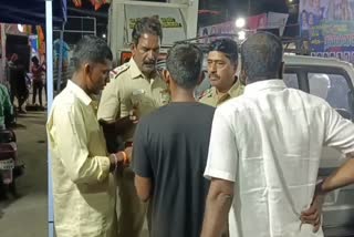 Etv BharatTN cops suspended  പൊലീസുകാർ ബിജെപിയിൽ  cop Joined BJP on duty  തമിഴ്‌നാട് പൊലീസ്