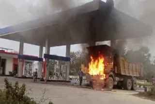 lorry fires at petrol bunk