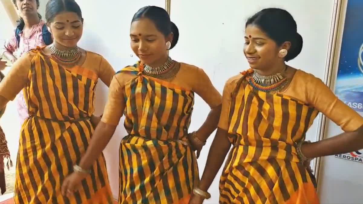 INDIGENOUS TRIBAL DANCES KALOLSAVAM  SCHOOL KALOSAVAM 2025  STATE SCHOOL ART FESTIVAL 2025  TRIBAL GIRLS IRULA DANCE KALOLSAVAM  KALOLSAVAM 2025