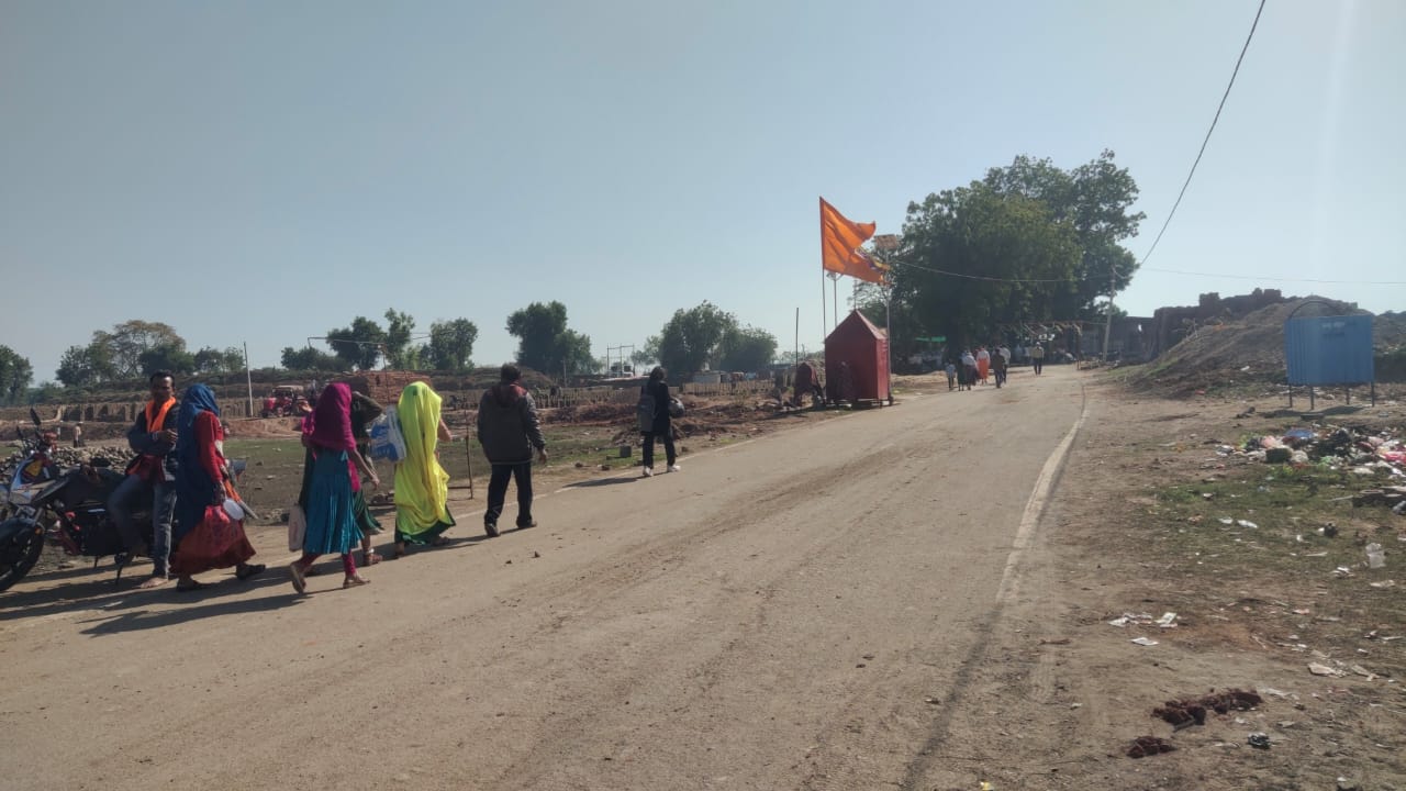 narmada river Devotees come bathing