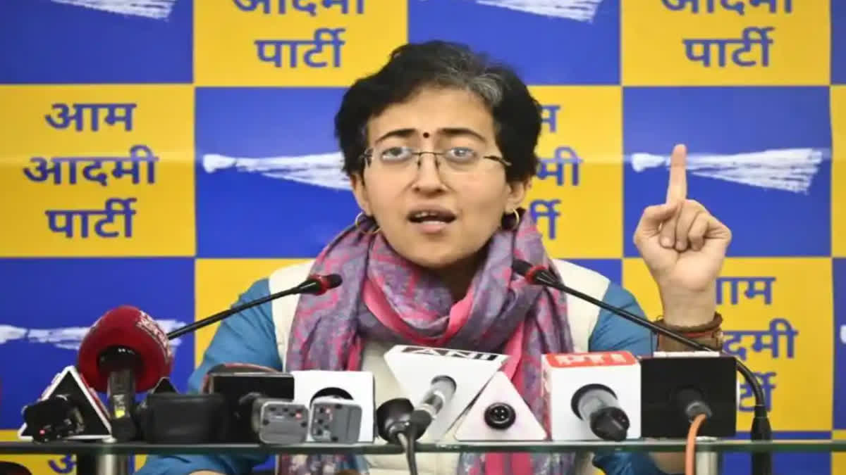 Crime branch team reached Atishi's house in the case of horse-trading of AAP MLAs