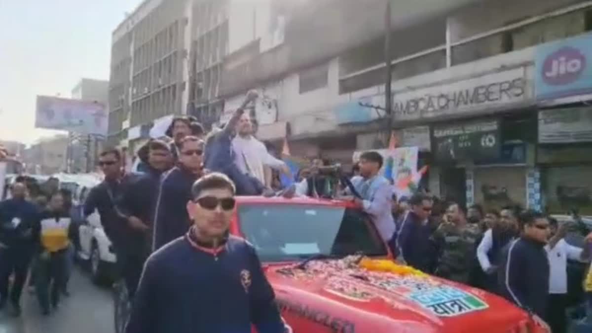 Rahul Gandhi made student sit in his jeep in Dhanbad