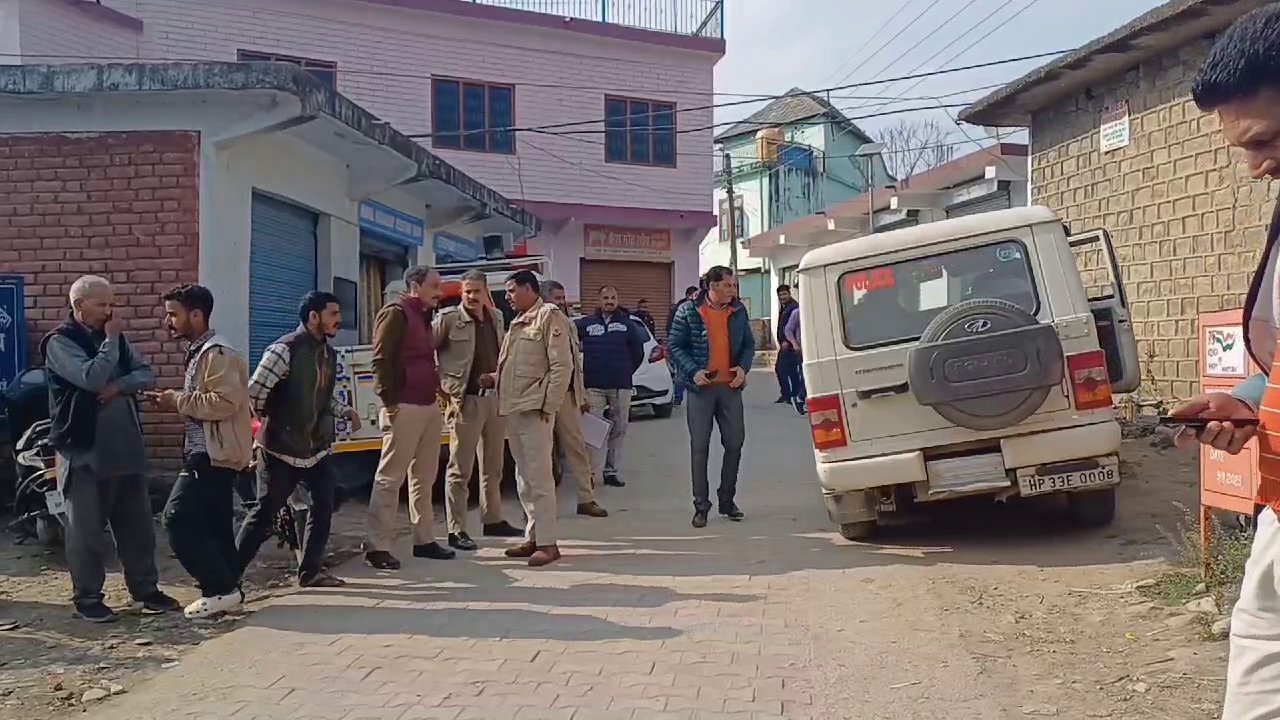 मौके पर जांच के लिए पहुंची पुलिस