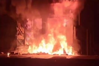 huge-fire-breaks-out-in-electronic-shop-hazaribag