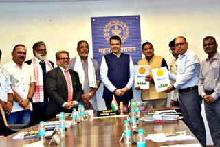 Etv BharatChief Minister Devendra Fadnavis, along with members of Tata Motors and Naam Foundation