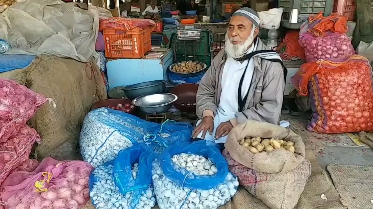 50 થી 100 રૂપિયે કિલો વહેંચાયું લસણ