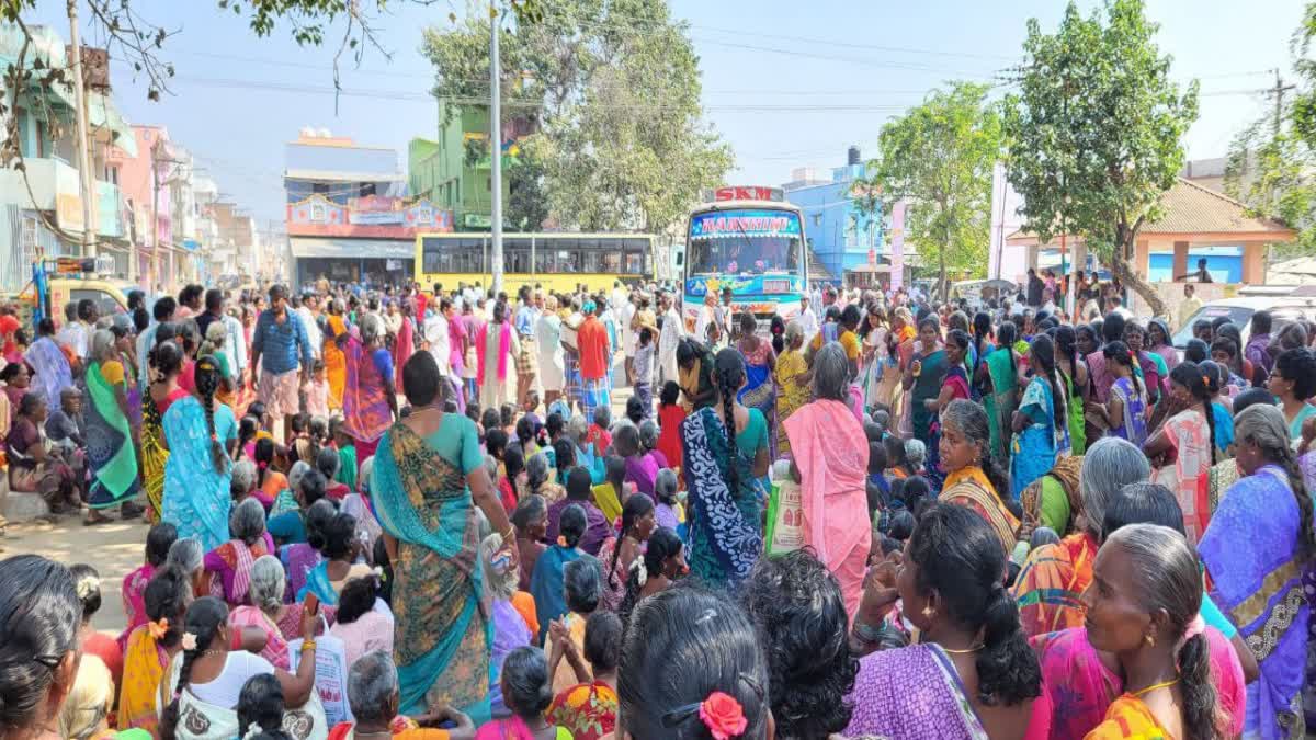 Public Road Blockade Protest In Poolambadi