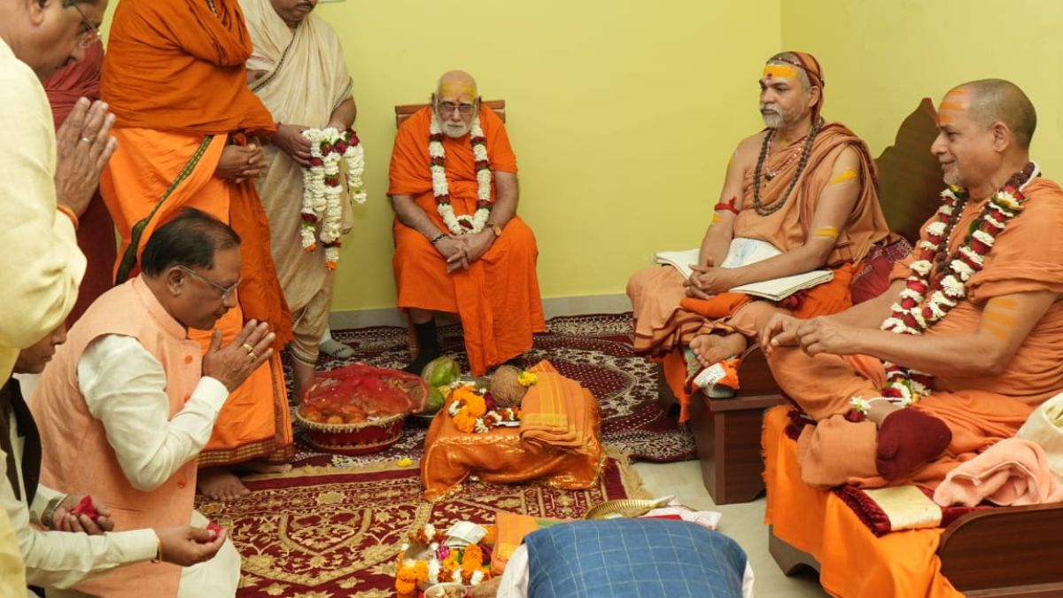 Shankaracharya blessed CM Vishnudeo Sai