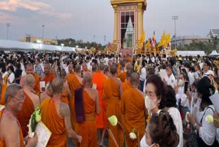 EAM On Thai Devotees Pay Respects To Buddha