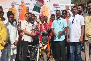 Bike rally  Tamilnadu bullet queen Rajalakshmi  ರಾಜಲಕ್ಷ್ಮಿ ಮಂದಾಜೀಯಿಂದ ಬೈಕ್ ರ‍್ಯಾಲಿ  ಲೋಕಸಭಾ ಚುನಾವಣೆ  ಪ್ರಧಾನಿ ನರೇಂದ್ರ ಮೋದಿ ಪರ ಪ್ರಚಾರ