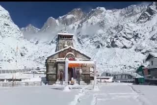 there is snow accumulated to eight feet in kedarnath dham
