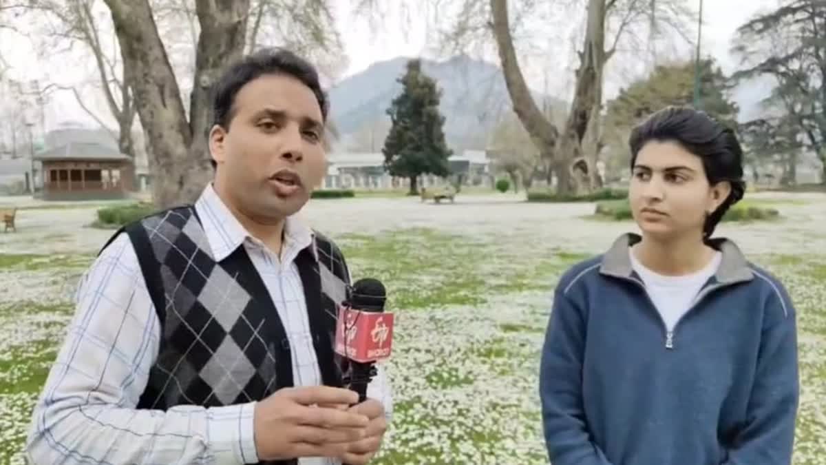 Ronaq Jahan (R), a Budding Female Cricketer From Kashmir