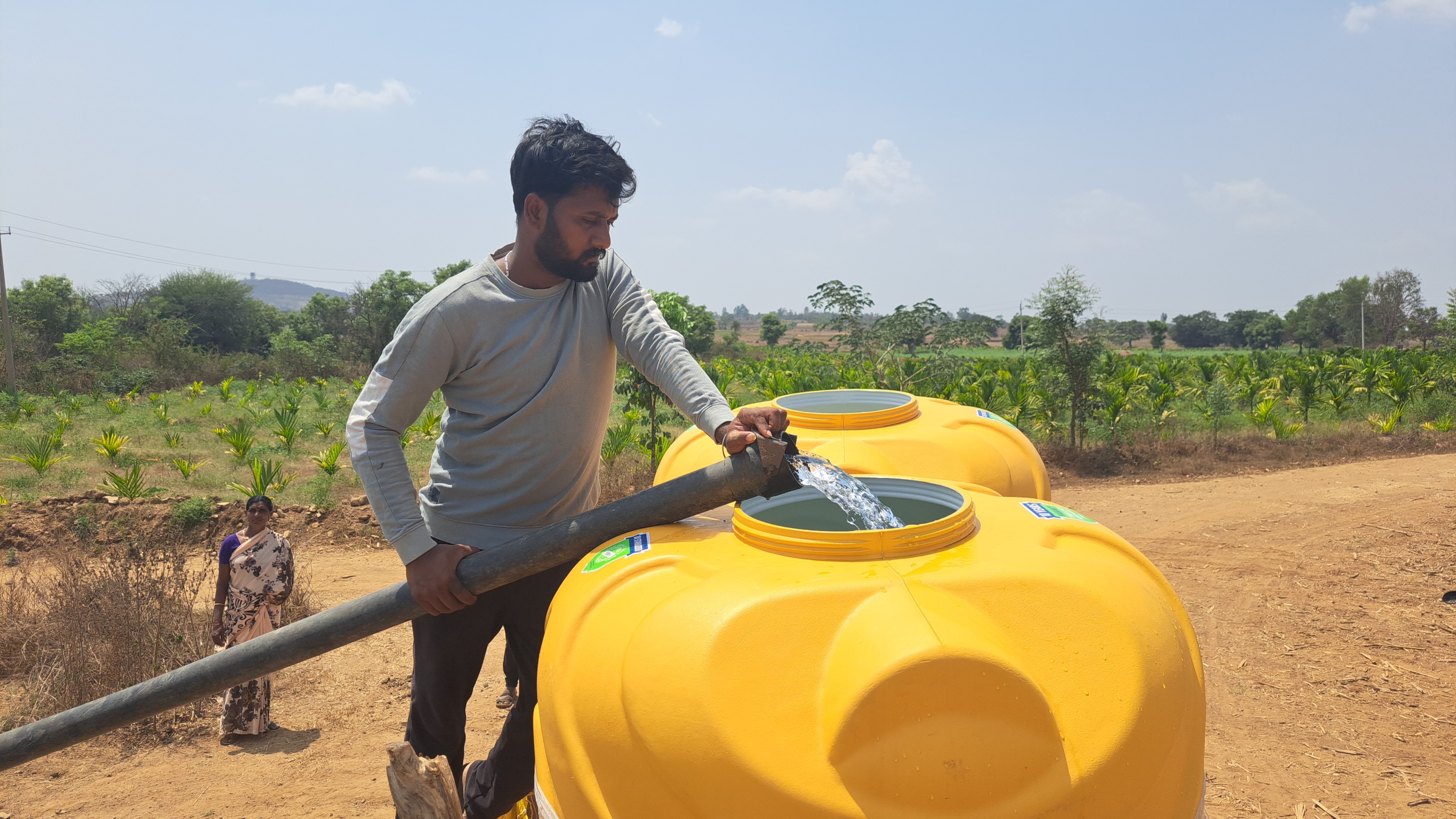 Santhosh Dundannavar group supplying drinking water to Balambida village for free in Haveri