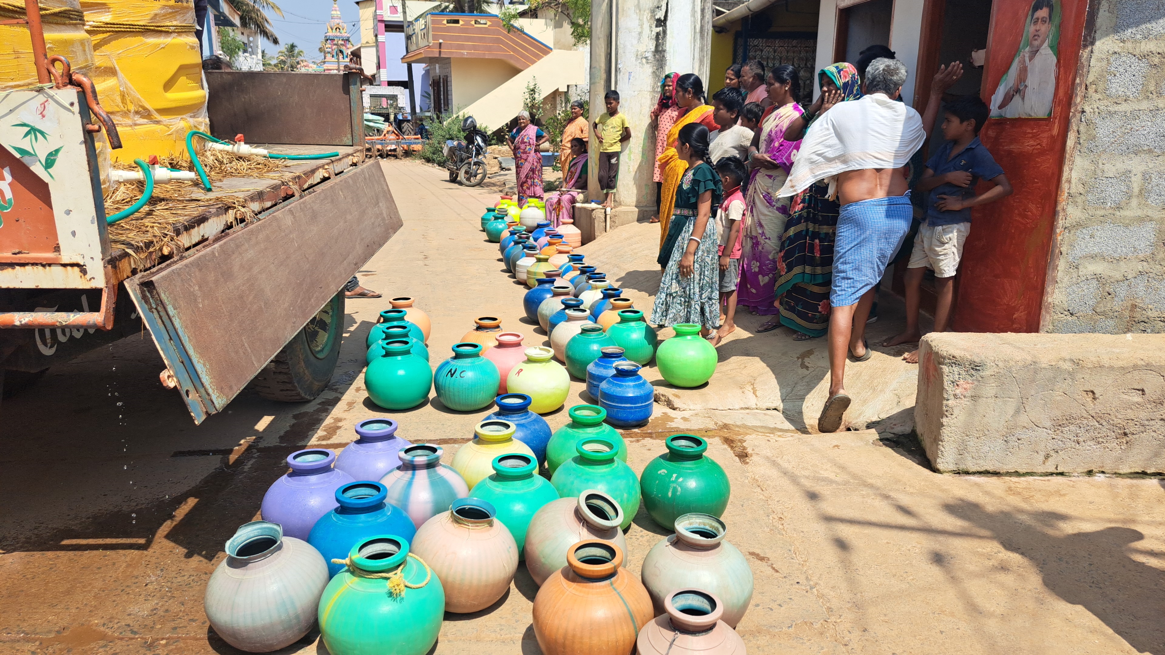 Santhosh Dundannavar group supplying drinking water to Balambida village for free in Haveri