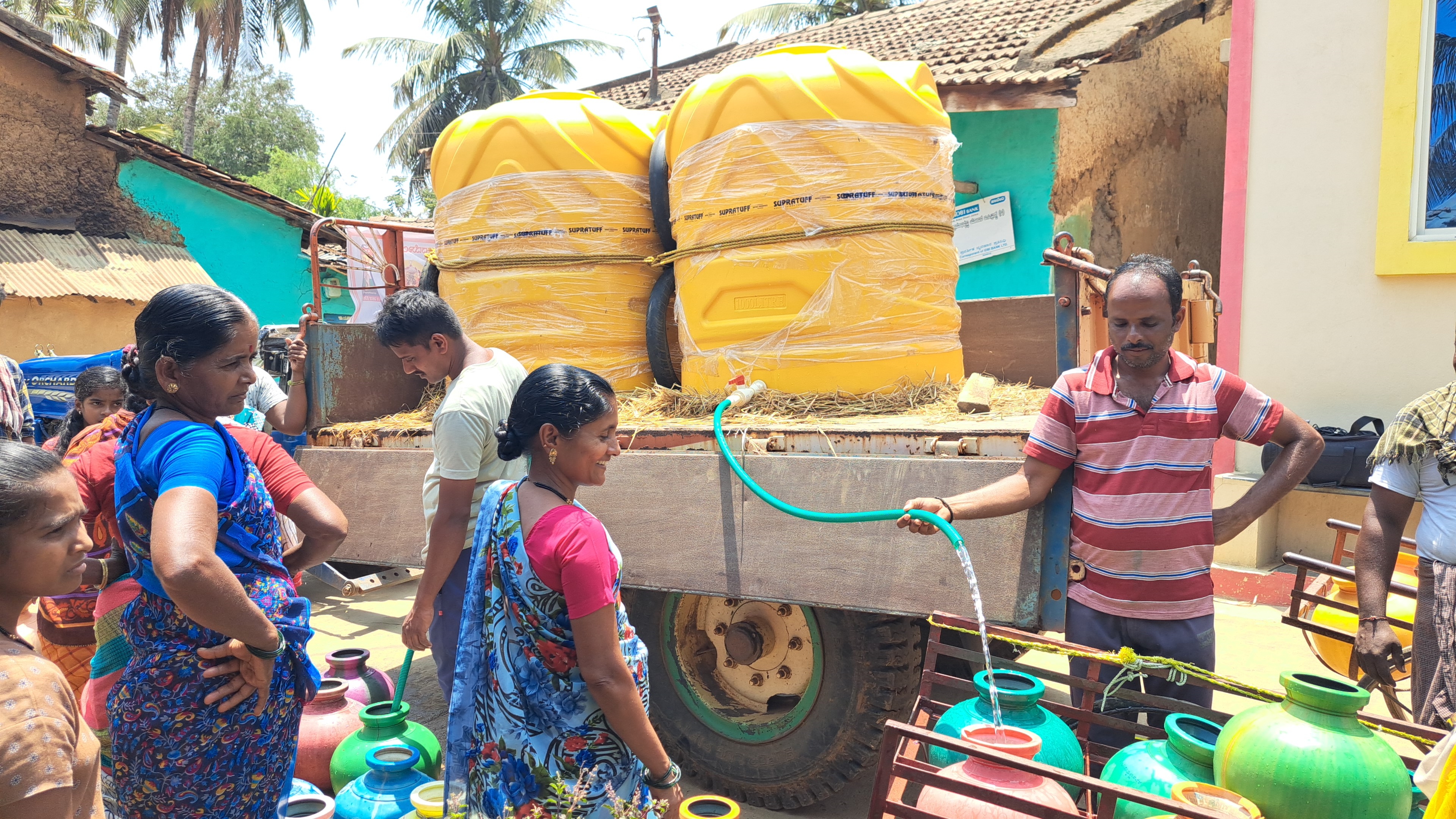 Santhosh Dundannavar group supplying drinking water to Balambida village for free in Haveri