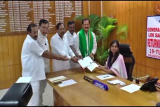 Congress candidate Muddahanumegowda filed nomination paper