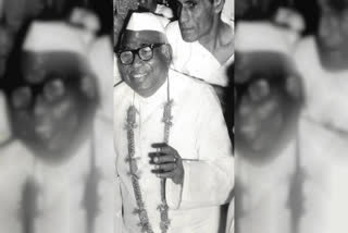 Samata Diwas, celebrated on April 5, honors Babu Jagjivan Ram, a prominent Indian leader and social justice advocate. Born into a Dalit family, Ram faced discrimination but pursued education. He served as India's Deputy Prime Minister from 1977 to 1979. He also served as a Member of Parliament for an unprecedented 50 years, from 1936 to 1986.