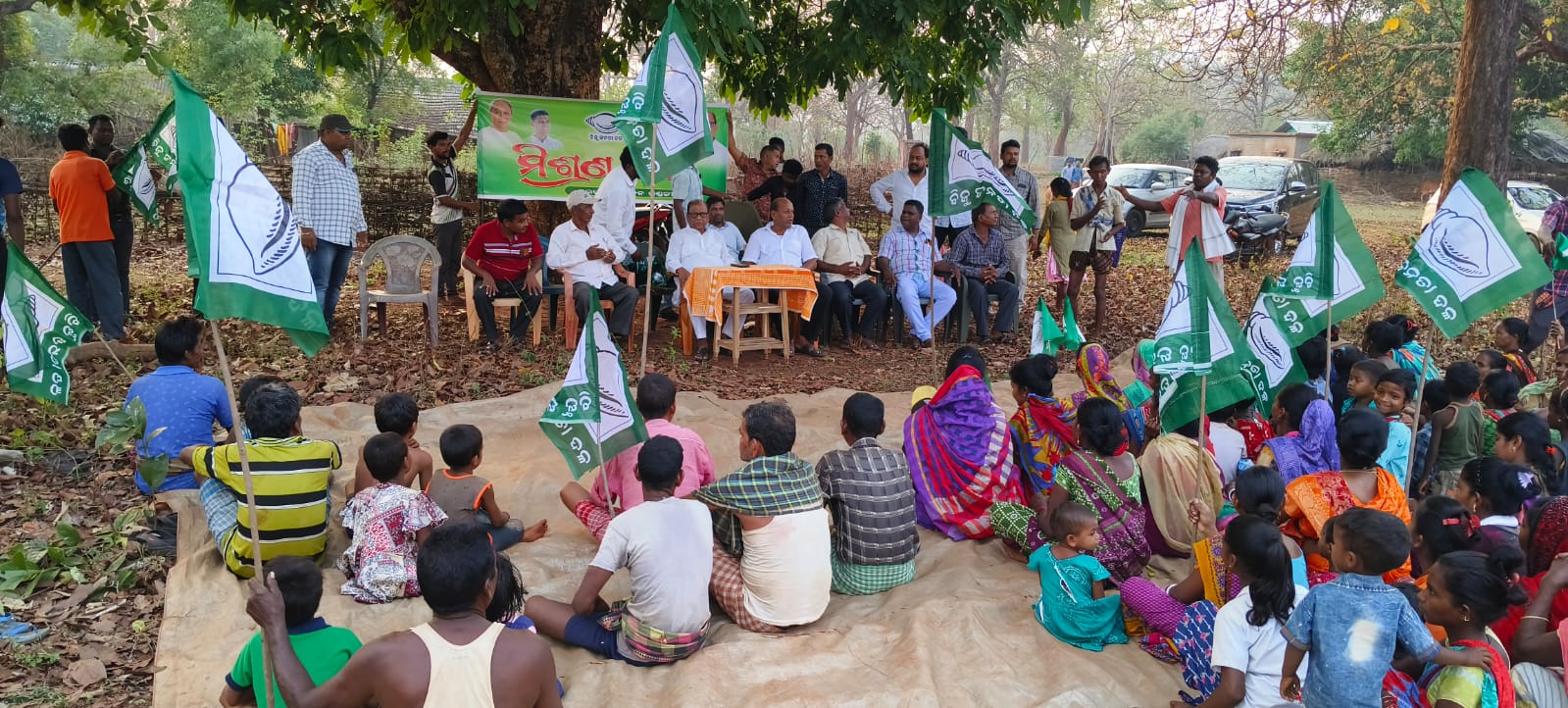 ମହିଳାଙ୍କୁ ଶାଢୀ ବାଣ୍ଟିଲେ ବିଜେଡି ବିଧାୟକ, ମାମଲା ରୁଜୁ ନିର୍ଦ୍ଦେଶ ଦେଲେ ନିର୍ବାଚନ ଅଧିକାରୀ