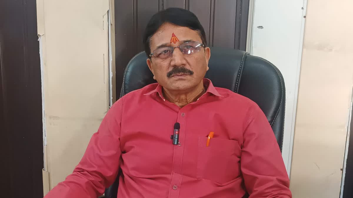 Congress leader Rajendra Shah