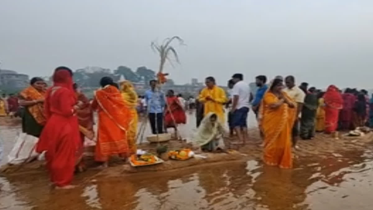 Devotees celebrated Chhathi Maiya