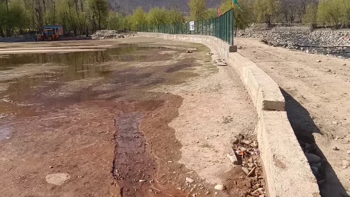 بٹہ گنڈ کھیل گاہ میں ڈرینیج سسٹم ناکارہ کھیل گاہ تالاب میں تبدیل