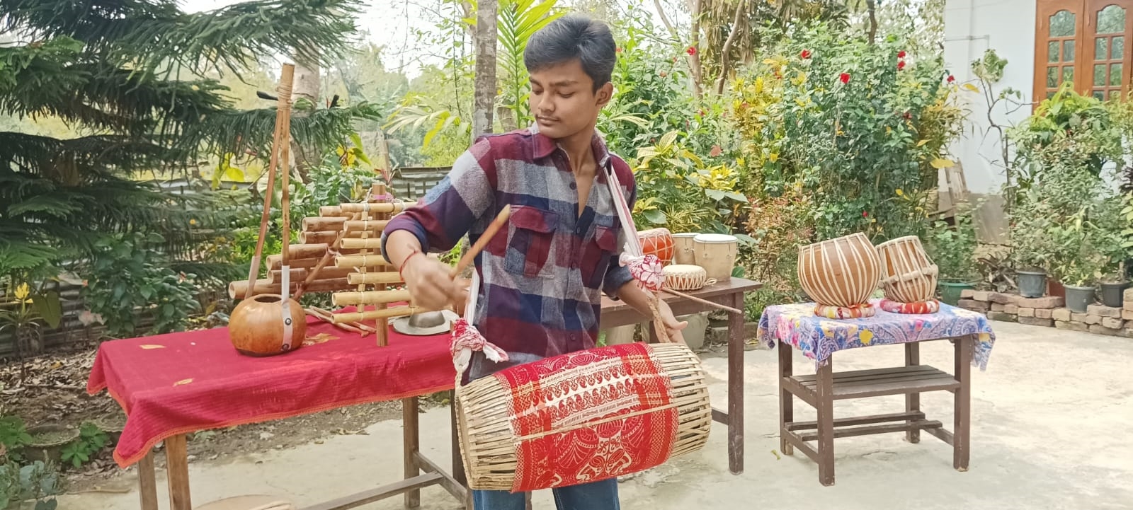 abhinav-duwerah-young-boy-from-golaghat-has-mastered-the-art-of-playing-folk-as-well-as-western-instruments
