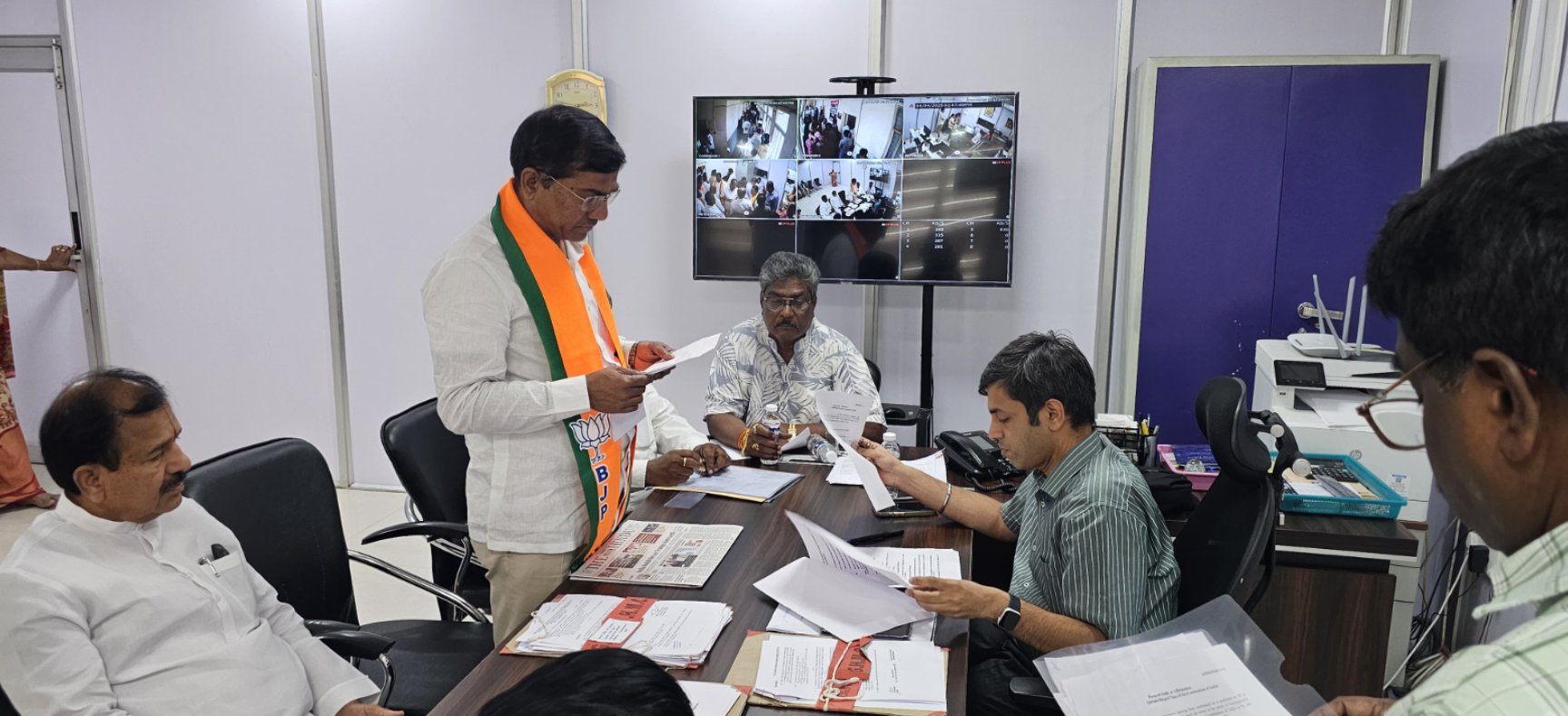 నామినేషన్ దాఖలు చేసిన ఎన్.గౌతమ్రావు