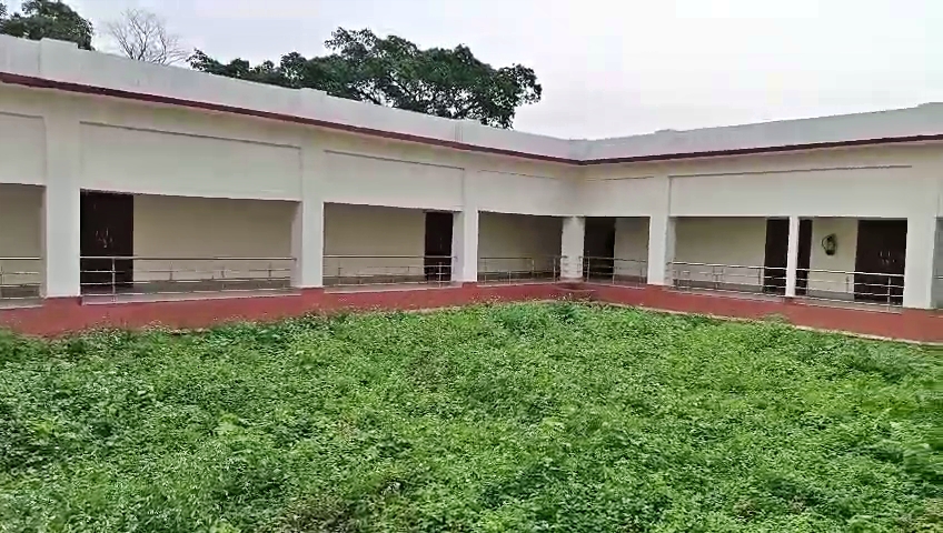 luxurious college buildings