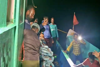 HOSDURG POLICE  FISHERMAN WITH CONCUSSION RESCUED  COASTAL GUARD KASARAGOD  ഹൊസ്‌ദുർഗ് പൊലീസ്