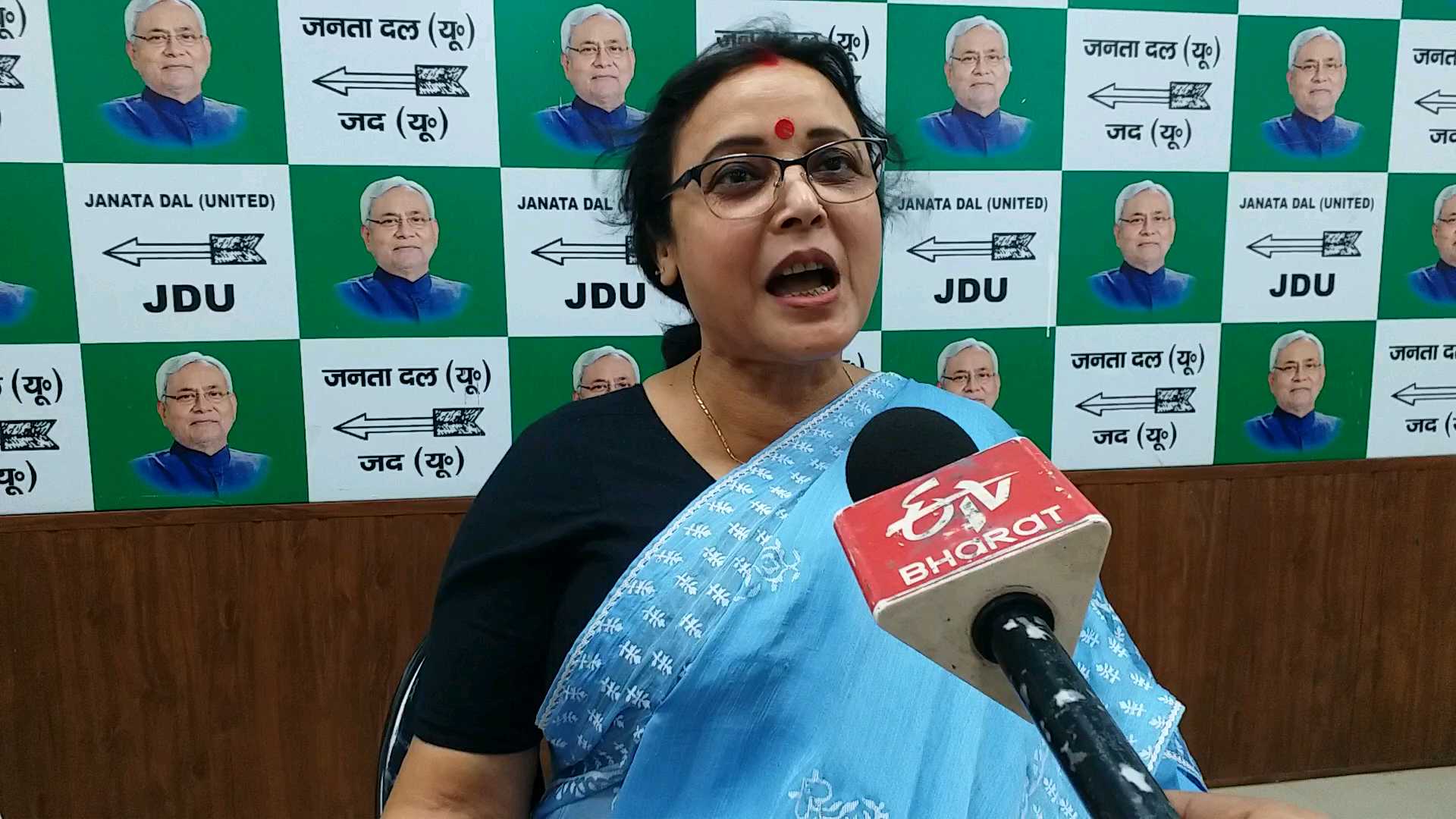 परिवहन मंत्री शीला मंडल