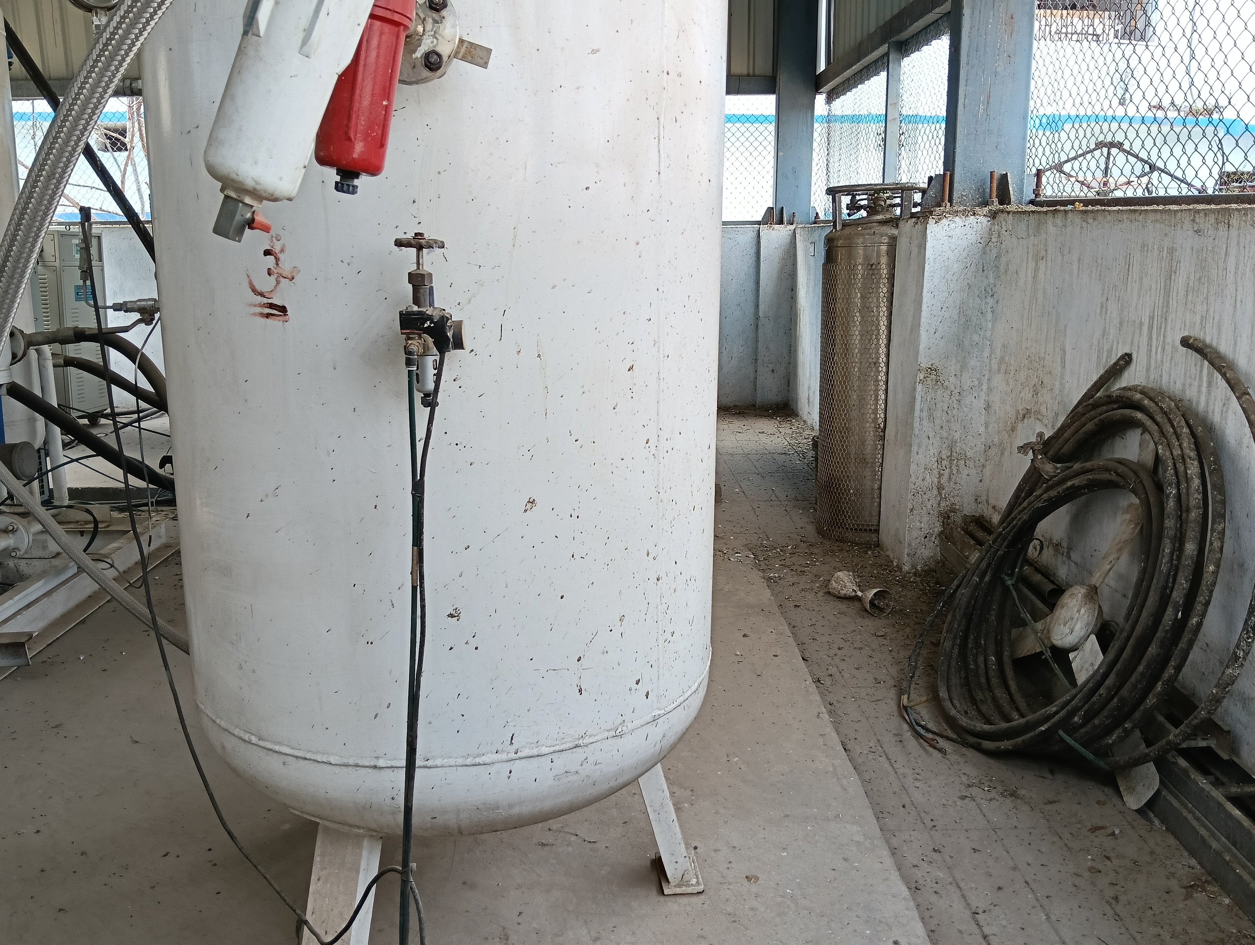 Dilapidated condition of PSA plant of government hospitals of Lohardaga