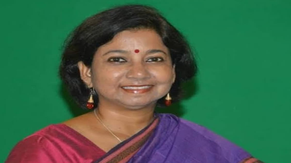 Congress candidate for the Puri Lok Sabha constituency Sucharita Mohanty has declined to contest the elections and returned the party ticket alleging lack of funding from the party.