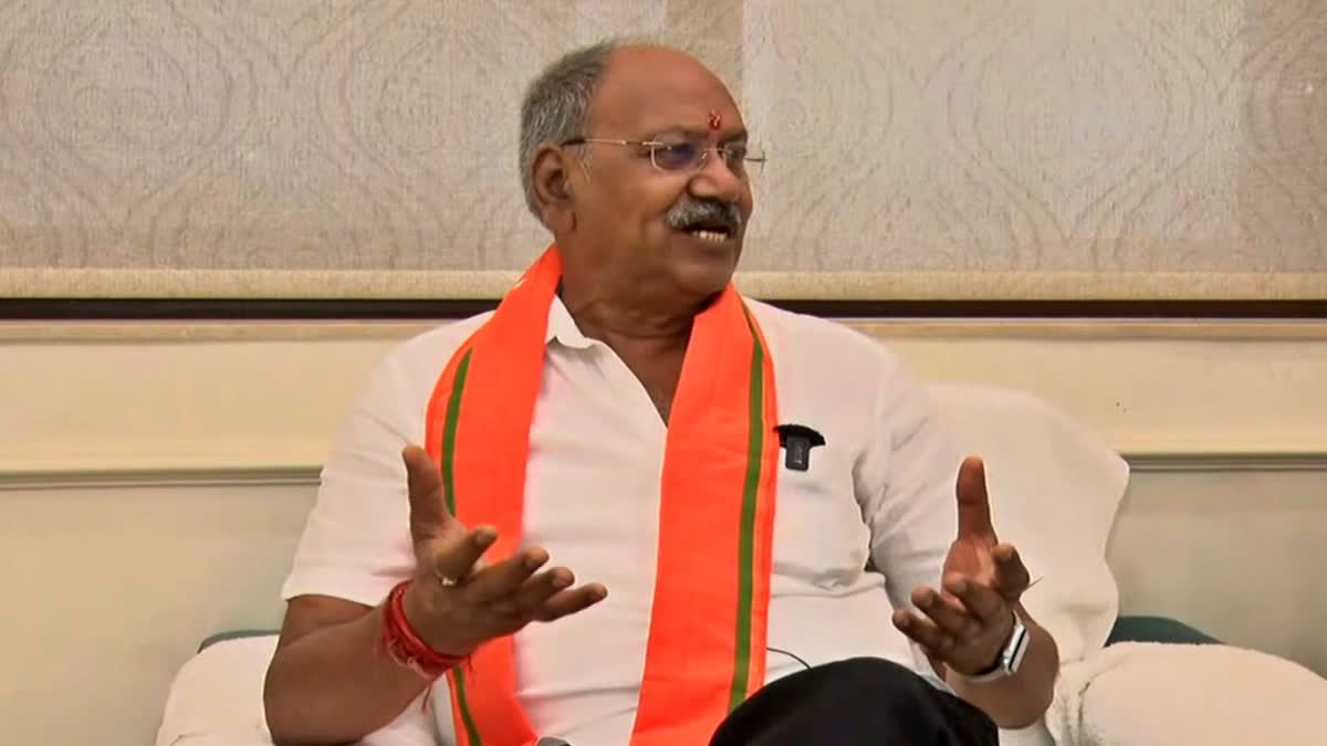 BJP leader and Chhattisgarh cabinet minister Brijmohan Agarwal on Saturday said if that someone loots public money, steals or commits robbery, they must be ready to face the investigative agencies, however, when such big criminals have a "change of heart", they join the BJP to "reform themselves".