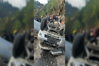 CAR FELL INTO DITCH IN MUSSOORIE  MUSSOORIE CAR ACCIDENT  car fell into the ditch  uttarakhand